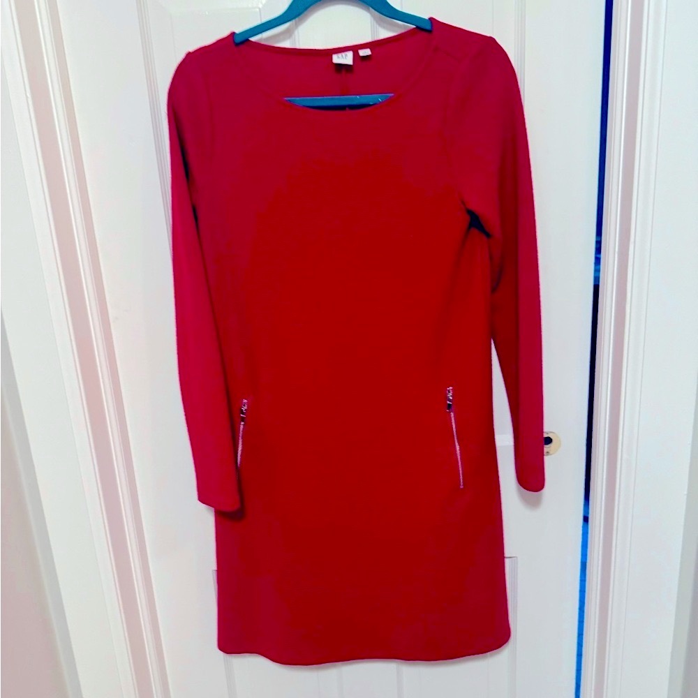 GAP women’s A line, knee length, candy apple red dress with zip pockets.  EUC